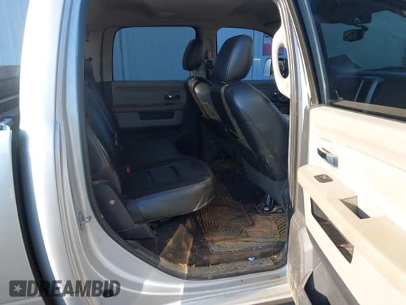 ✅ 2009 Dodge 1500 Laramie • VIN: 1D3HB13TX9S765945 • Lot: 42655560. Wystawiony na IAAI z przebiegiem 311 304 mil. Bezpłatny archiwum sprzedaży aukcyjnych z USA i szczegółowy raport historii pojazdu na DreamBid. Zdjęcie 8.