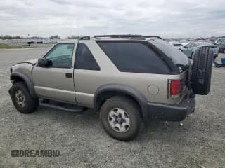 ✅ 2001 Chevrolet Blazer LS • VIN: 1GNCT18W91K167036 • Lot: 47848415. Wystawiony na Copart z przebiegiem 145 278 mil. Bezpłatny archiwum sprzedaży aukcyjnych z USA i szczegółowy raport historii pojazdu na DreamBid. Zdjęcie 2.
