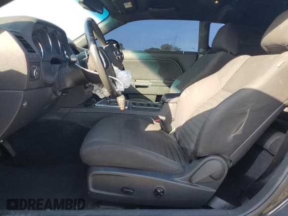 ✅ 2014 Dodge Challenger R/T • VIN: 2C3CDYBTXEH280623 • Lot: 82285135. Listed on Copart with 201,294 mi. Free auction sales archive from the USA and detailed vehicle history report at DreamBid. Image 7.