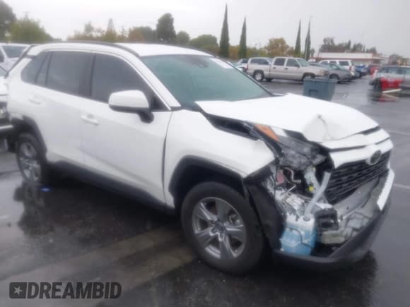 ✅ 2024 Toyota RAV4 XLE • VIN: 2T3W1RFV1RW312688 • Lot: 43442452. Wystawiony na IAAI z przebiegiem 19 510 mil. Bezpłatny archiwum sprzedaży aukcyjnych z USA i szczegółowy raport historii pojazdu na DreamBid. Zdjęcie 1.