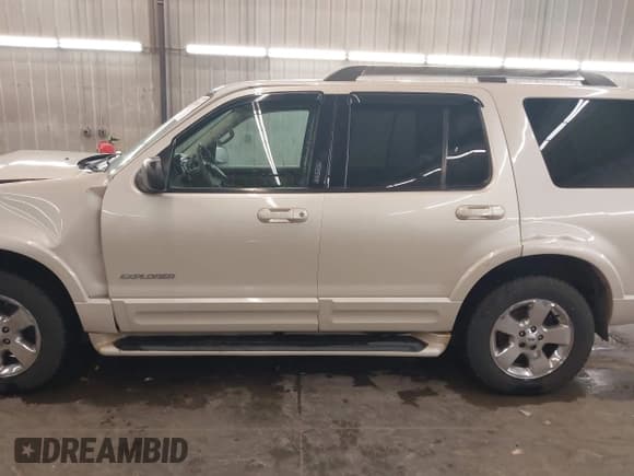 ✅ 2005 Ford Explorer Limited • VIN: 1FMDU75W05ZA24471 • Lot: 42312449. Wystawiony na IAAI z przebiegiem 151 392 mil. Bezpłatny archiwum sprzedaży aukcyjnych z USA i szczegółowy raport historii pojazdu na DreamBid. Zdjęcie 15.