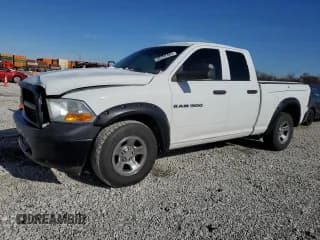 ✅ 2012 Ram 1500 ST • VIN: 1C6RD7FP7CS260288 • Лот: 92297485. Опубликован ранее на Copart с пробегом 132 291 миль. Бесплатный доступ к архиву аукционных продаж из США и подробный отчёт об истории автомобиля на DreamBid. Изображение 1.