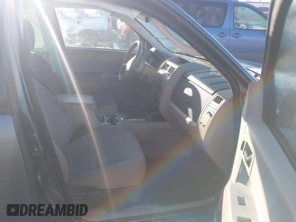 ✅ 2010 Ford Escape XLT • VIN: 1FMCU9DG4AKD46051 • Лот: 43888853. Опубликован ранее на IAAI с пробегом 264 538 миль. Бесплатный доступ к архиву аукционных продаж из США и подробный отчёт об истории автомобиля на DreamBid. Изображение 5.