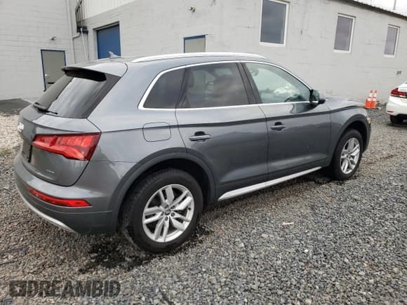 ✅ 2020 Audi Q5 Premium • VIN: WA1ANAFY1L2078444 • Lot: 92466185. Wystawiony na Copart z przebiegiem 65 077 mil. Bezpłatny archiwum sprzedaży aukcyjnych z USA i szczegółowy raport historii pojazdu na DreamBid. Zdjęcie 3.