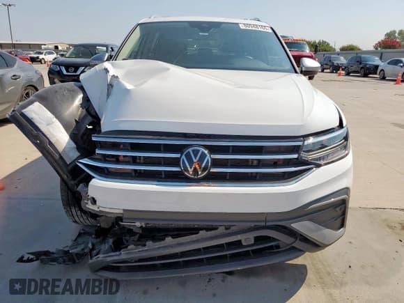 ✅ 2024 Volkswagen Tiguan SE • VIN: 3VVMB7AX0RM203935 • Lot: 80948165. Listed on Copart with 20,128 mi. Free auction sales archive from the USA and detailed vehicle history report at DreamBid. Image 5.