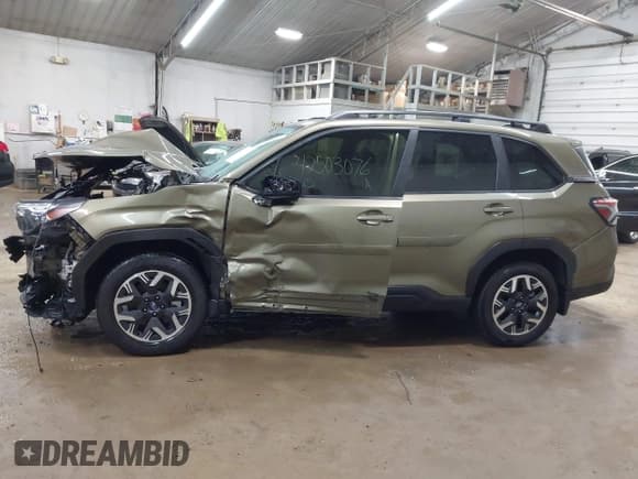 ✅ 2025 Subaru Forester Premium • VIN: JF2SLDDC9SH438517 • Lot: 42503076. Listed on IAAI with 7,773 mi. Free auction sales archive from the USA and detailed vehicle history report at DreamBid. Image 14.