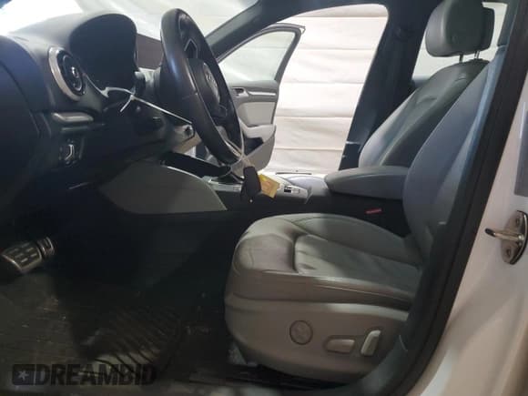 ✅ 2017 Audi A3 e-tron Sportback Premium • VIN: WAUUPBFF8HA137582 • Lot: 69211625. Wystawiony na Copart z przebiegiem 154 186 mil. Bezpłatny archiwum sprzedaży aukcyjnych z USA i szczegółowy raport historii pojazdu na DreamBid. Zdjęcie 7.