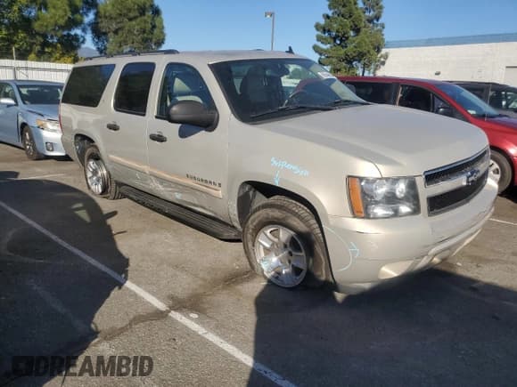 ✅ 2007 Chevrolet Suburban LT • VIN: 3GNFC16077G315275 • Lot: 90644885. Wystawiony na Copart z przebiegiem 211 773 mil. Bezpłatny archiwum sprzedaży aukcyjnych z USA i szczegółowy raport historii pojazdu na DreamBid. Zdjęcie 4.