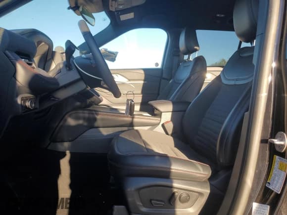 ✅ 2025 Ford Explorer ST-Line • VIN: 1FMUK8KH4SGB38031 • Lot: 91073565. Wystawiony na Copart z przebiegiem 22 448 mil. Bezpłatny archiwum sprzedaży aukcyjnych z USA i szczegółowy raport historii pojazdu na DreamBid. Zdjęcie 7.