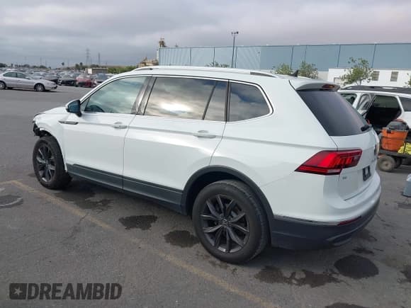 ✅ 2022 Volkswagen Tiguan SE • VIN: 3VV3B7AX2NM020185 • Lot: 42956464. Listed on IAAI with 31,023 mi. Free auction sales archive from the USA and detailed vehicle history report at DreamBid. Image 3.