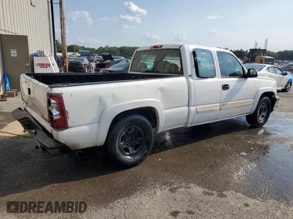 2004 Chevrolet Silverado 1500 LS with VIN 2GCEC19V041203546, listed as a Copart auction lot 80178525 with 454,830 mi miles and Salvage title. Bid and sale history available at DreamBid. Image 3.