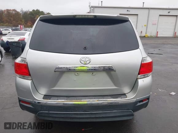 ✅ 2013 Toyota Highlander • VIN: 5TDZK3EH5DS101846 • Лот: 43563350. Опубликован ранее на IAAI с пробегом 313 732 миль. Бесплатный доступ к архиву аукционных продаж из США и подробный отчёт об истории автомобиля на DreamBid. Изображение 16.