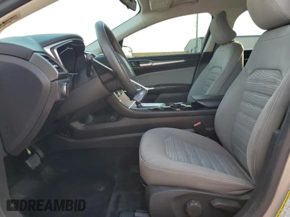 ✅ 2016 Ford Fusion S Hybrid • VIN: 3FA6P0UU5GR203680 • Лот: 92268915. Опубликован ранее на Copart с пробегом 225 524 миль. Бесплатный доступ к архиву аукционных продаж из США и подробный отчёт об истории автомобиля на DreamBid. Изображение 7.