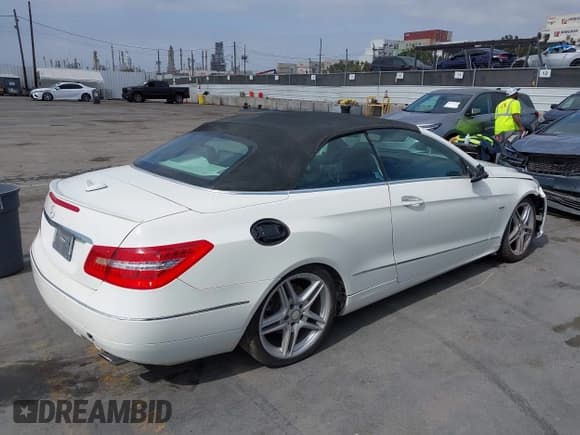 ✅ 2012 Mercedes-Benz E 350 • VIN: WDDKK5KF3CF164187 • Lot: 42128731. Wystawiony na IAAI z przebiegiem 111 693 mil. Bezpłatny archiwum sprzedaży aukcyjnych z USA i szczegółowy raport historii pojazdu na DreamBid. Zdjęcie 4.