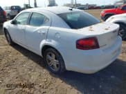 ✅ 2013 Dodge Avenger SXT • VIN: 1C3CDZCBXDN617857 • Lot: 43693478. Wystawiony na IAAI z przebiegiem 138 273 mil. Bezpłatny archiwum sprzedaży aukcyjnych z USA i szczegółowy raport historii pojazdu na DreamBid. Zdjęcie 3.