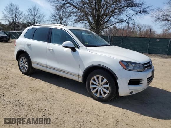 ✅ 2012 Volkswagen Touareg Sport • VIN: WVGEF9BP3CD011165 • Лот: 48913935. Опубликован ранее на Copart с пробегом 118 839 миль. Бесплатный доступ к архиву аукционных продаж из США и подробный отчёт об истории автомобиля на DreamBid. Изображение 4.