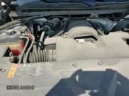 ✅ 2018 Chevrolet Silverado 1500 LT • VIN: 3GCPCREC8JG318572 • Lot: 68944925. Wystawiony na Copart z przebiegiem 83 964 mil. Bezpłatny archiwum sprzedaży aukcyjnych z USA i szczegółowy raport historii pojazdu na DreamBid. Zdjęcie 13.