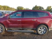 ✅ 2015 Chevrolet Traverse LT • VIN: 1GNKRHKD9FJ102047 • Lot: 43543491. Wystawiony na IAAI z przebiegiem 233 086 mil. Bezpłatny archiwum sprzedaży aukcyjnych z USA i szczegółowy raport historii pojazdu na DreamBid. Zdjęcie 14.