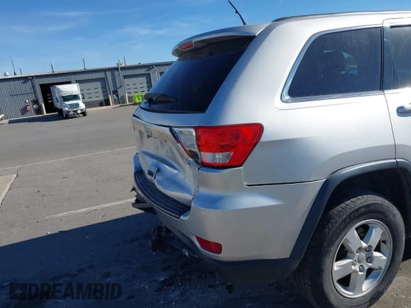 ✅ 2013 Jeep Grand Cherokee Laredo • VIN: 1C4RJFAG8DC607593 • Lot: 43643452. Listed on IAAI with 168,356 mi. Free auction sales archive from the USA and detailed vehicle history report at DreamBid. Image 18.