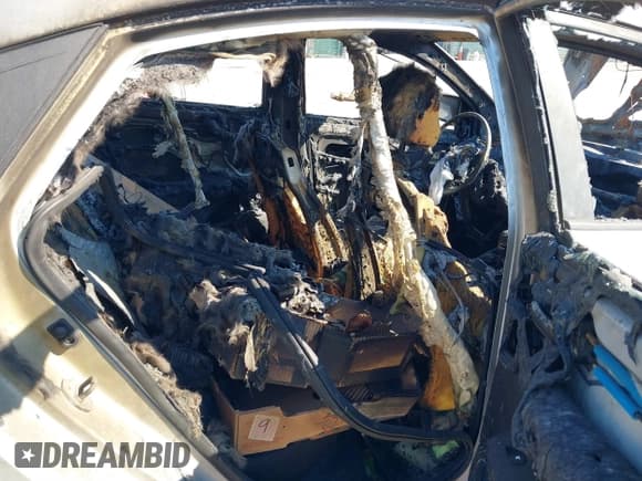 ✅ 2019 Hyundai Accent SE • VIN: 3KPC24A34KE077133 • Лот: 41619357. Опубликован ранее на IAAI с пробегом 104 956 миль. Бесплатный доступ к архиву аукционных продаж из США и подробный отчёт об истории автомобиля на DreamBid. Изображение 8.