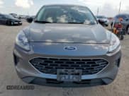 ✅ 2022 Ford Escape SE • VIN: 1FMCU0G60NUB64856 • Lot: 85133145. Wystawiony na Copart z przebiegiem 53 183 mil. Bezpłatny archiwum sprzedaży aukcyjnych z USA i szczegółowy raport historii pojazdu na DreamBid. Zdjęcie 5.