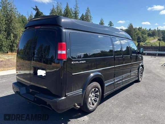 ✅ 2021 Chevrolet Express Cargo • VIN: 1GCWGBF7XM1184918 • Lot: 68499275. Listed on Copart with 81,114 mi. Free auction sales archive from the USA and detailed vehicle history report at DreamBid. Image 4.