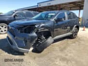 ✅ 2020 Toyota RAV4 XLE • VIN: 2T3W1RFVXLC055202 • Lot: 85897145. Wystawiony na Copart z przebiegiem 71 228 mil. Bezpłatny archiwum sprzedaży aukcyjnych z USA i szczegółowy raport historii pojazdu na DreamBid. Zdjęcie 1.