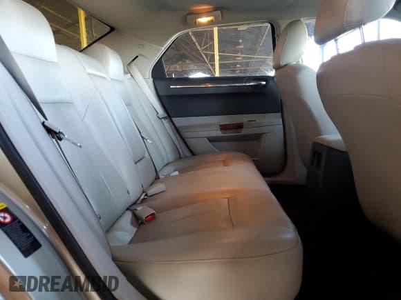 ✅ 2006 Chrysler 300 Touring • VIN: 2C3LA53G06H171307 • Лот: 91315405. Опубликован ранее на Copart с пробегом 86 440 миль. Бесплатный доступ к архиву аукционных продаж из США и подробный отчёт об истории автомобиля на DreamBid. Изображение 10.