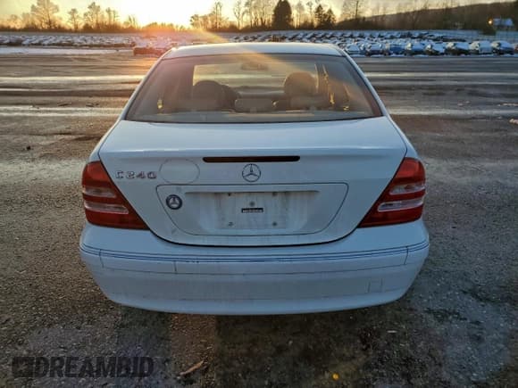 ✅ 2003 Mercedes-Benz C 240 • VIN: WDBRF61J93E014047 • Лот: 95522155. Опубликован ранее на Copart с пробегом 96 934 миль. Бесплатный доступ к архиву аукционных продаж из США и подробный отчёт об истории автомобиля на DreamBid. Изображение 6.