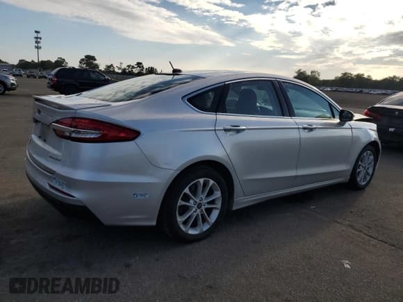 ✅ 2019 Ford Fusion Titanium • VIN: 3FA6P0SU9KR236113 • Lot: 84021305. Listed on Copart with 115,557 mi. Free auction sales archive from the USA and detailed vehicle history report at DreamBid. Image 3.