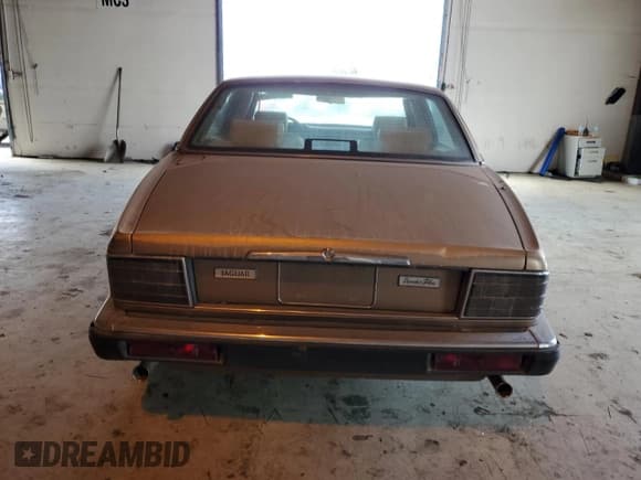 ✅ 1990 Jaguar XJ • VIN: SAJKY1747LC613849 • Lot: 68791625. Listed on Copart with 188,127 mi. Free auction sales archive from the USA and detailed vehicle history report at DreamBid. Image 6.