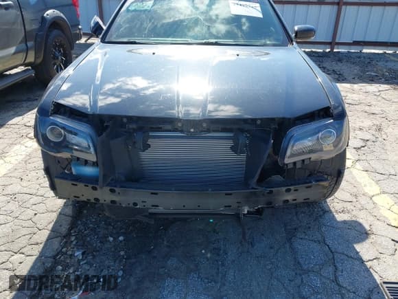 ✅ 2022 Chrysler 300 S • VIN: 2C3CCABG2NH218095 • Lot: 43495716. Wystawiony na IAAI z przebiegiem 103 289 mil. Bezpłatny archiwum sprzedaży aukcyjnych z USA i szczegółowy raport historii pojazdu na DreamBid. Zdjęcie 6.