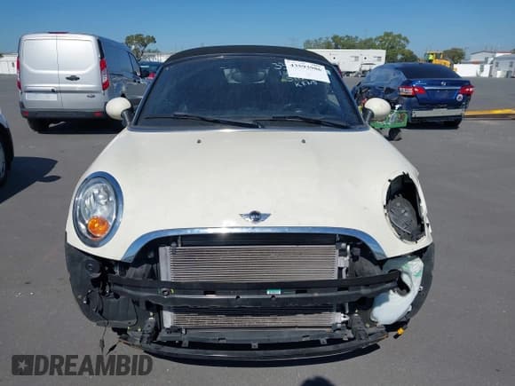 ✅ 2013 MINI Roadster • VIN: WMWSY1C5XDT625120 • Lot: 43593986. Wystawiony na IAAI z przebiegiem 45 284 mil. Bezpłatny archiwum sprzedaży aukcyjnych z USA i szczegółowy raport historii pojazdu na DreamBid. Zdjęcie 13.