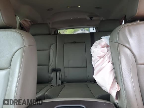 ✅ 2018 Chevrolet Suburban LT • VIN: 1GNSKHKC5JR210980 • Lot: 68180924. Wystawiony na Copart z przebiegiem 93 237 mil. Bezpłatny archiwum sprzedaży aukcyjnych z USA i szczegółowy raport historii pojazdu na DreamBid. Zdjęcie 10.