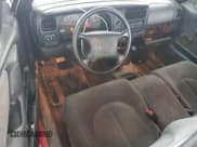 ✅ 1999 Dodge Dakota SLT • VIN: 1B7GG22Y5XS276472 • Lot: 85417774. Wystawiony na Copart z przebiegiem 264 833 mil. Bezpłatny archiwum sprzedaży aukcyjnych z USA i szczegółowy raport historii pojazdu na DreamBid. Zdjęcie 8.