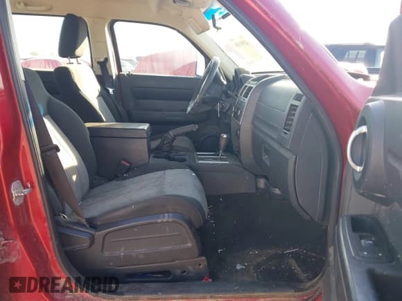 ✅ 2008 Dodge Nitro SXT • VIN: 1D8GU28K28W248197 • Lot: 43591456. Wystawiony na IAAI z przebiegiem 217 461 mil. Bezpłatny archiwum sprzedaży aukcyjnych z USA i szczegółowy raport historii pojazdu na DreamBid. Zdjęcie 5.