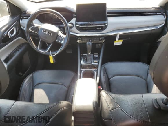 ✅ 2022 Jeep Compass Limited • VIN: 3C4NJDCB9NT141487 • Lot: 90984455. Wystawiony na Copart z przebiegiem 43 428 mil. Bezpłatny archiwum sprzedaży aukcyjnych z USA i szczegółowy raport historii pojazdu na DreamBid. Zdjęcie 8.