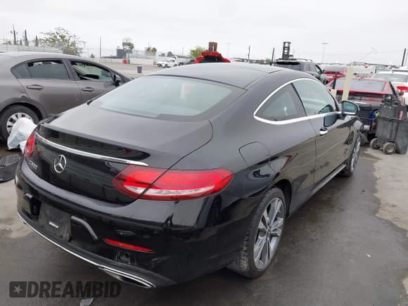✅ 2019 Mercedes-Benz C 300 • VIN: WDDWJ8DB6KF875249 • Lot: 42454994. Wystawiony na IAAI z przebiegiem 51 013 mil. Bezpłatny archiwum sprzedaży aukcyjnych z USA i szczegółowy raport historii pojazdu na DreamBid. Zdjęcie 4.