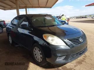 ✅ 2014 Nissan Versa SV • VIN: 3N1CN7AP9EL815684 • Lot: 43402188. Wystawiony na IAAI z przebiegiem 138 615 mil. Bezpłatny archiwum sprzedaży aukcyjnych z USA i szczegółowy raport historii pojazdu na DreamBid. Zdjęcie 1.