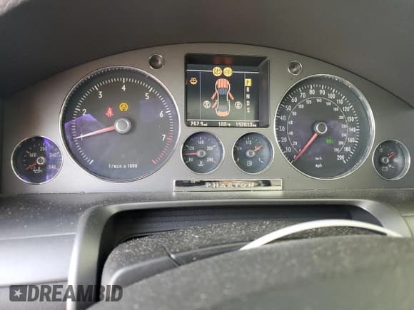 ✅ 2004 Volkswagen Phaeton V8 • VIN: WVWAF63D848010657 • Lot: 56595145. Listed on Copart with 192,013 mi. Free auction sales archive from the USA and detailed vehicle history report at DreamBid. Image 9.