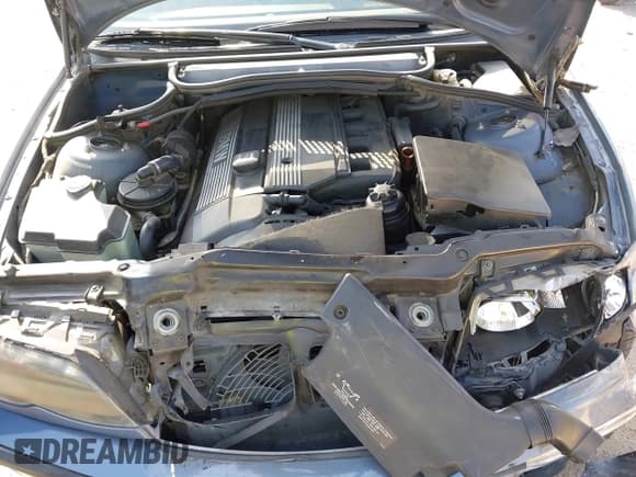 ✅ 2004 BMW 3 Series 325i • VIN: WBAEV33464KR28572 • Lot: 42106253. Listed on IAAI with 142,908 mi. Free auction sales archive from the USA and detailed vehicle history report at DreamBid. Image 10.