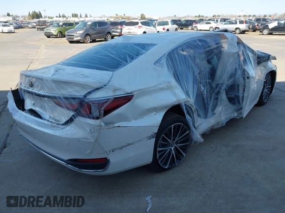 ✅ 2024 Lexus ES 300h • VIN: 58ADA1C17RU039199 • Lot: 41117685. Wystawiony na IAAI z przebiegiem Nie podano. Bezpłatny archiwum sprzedaży aukcyjnych z USA i szczegółowy raport historii pojazdu na DreamBid. Zdjęcie 4.