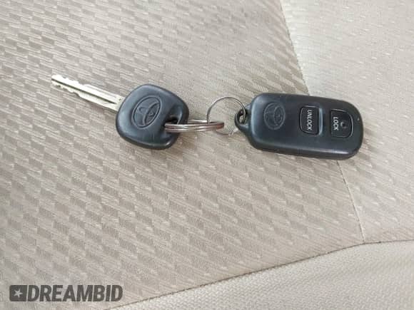 2007 Toyota Highlander z VIN JTEGD21A770157388, wystawiony jako IAAI lot #42839759 z przebiegiem 257 275 mil mil oraz . Historia ofert i sprzedaży dostępna na DreamBid. Obrazek 11.