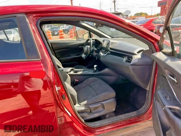 ✅ 2018 Toyota C-HR XLE • VIN: NMTKHMBXXJR007022 • Лот: 92222885. Опубликован ранее на Copart с пробегом 131 070 миль. Бесплатный доступ к архиву аукционных продаж из США и подробный отчёт об истории автомобиля на DreamBid. Изображение 5.