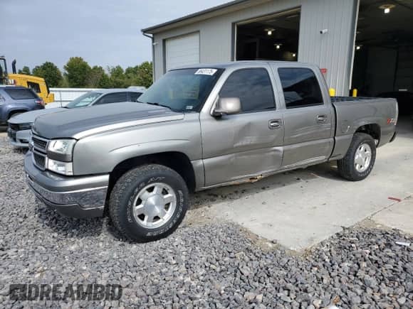 ✅ 2006 Chevrolet Silverado 1500 LT1 • VIN: 2GCEK13ZX61281947 • Lot: 86431175. Wystawiony na Copart z przebiegiem 230 506 mil mil. Skorzystaj z bezpłatnego archiwum sprzedaży aukcyjnych z USA i zobacz szczegółowy raport historii pojazdu na DreamBid. Zdjęcie 1.