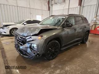 ✅ 2022 Hyundai Tucson N Line • VIN: KM8JFCAE5NU164192 • Lot: 90493345. Wystawiony na Copart z przebiegiem 38 689 mil. Bezpłatny archiwum sprzedaży aukcyjnych z USA i szczegółowy raport historii pojazdu na DreamBid. Zdjęcie 1.