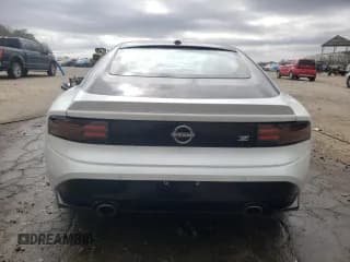 ✅ 2024 Nissan Z Performance • VIN: JN1BZ4BH5RM363668 • Лот: 47549695. Опубликован ранее на Copart с пробегом 2 303 миль. Бесплатный доступ к архиву аукционных продаж из США и подробный отчёт об истории автомобиля на DreamBid. Изображение 6.