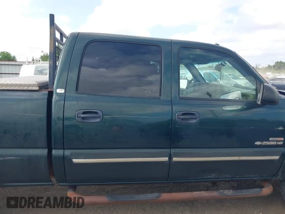 ✅ 2005 Chevrolet Silverado 2500HD LS • VIN: 1GCHK23215F961121 • Lot: 42969060. Wystawiony na IAAI z przebiegiem 245 406 mil. Bezpłatny archiwum sprzedaży aukcyjnych z USA i szczegółowy raport historii pojazdu na DreamBid. Zdjęcie 13.