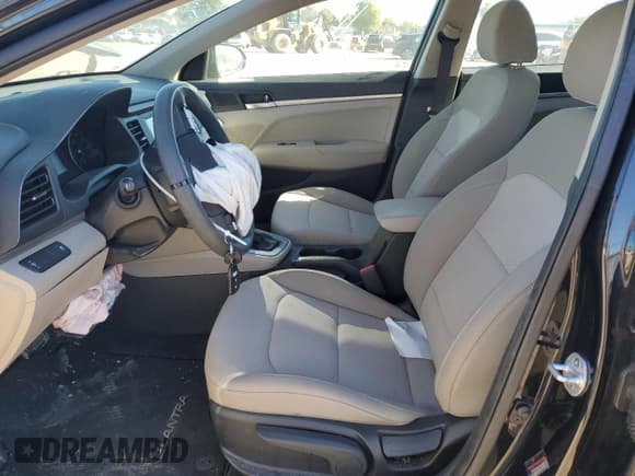 ✅ 2019 Hyundai Elantra SE • VIN: 5NPD74LF8KH473607 • Lot: 85574555. Wystawiony na Copart z przebiegiem 42 449 mil. Bezpłatny archiwum sprzedaży aukcyjnych z USA i szczegółowy raport historii pojazdu na DreamBid. Zdjęcie 7.