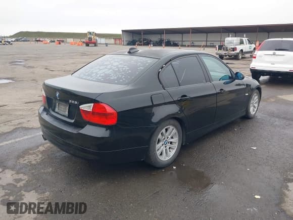 ✅ 2007 BMW 3 Series 328i • VIN: WBAVA33527KX81661 • Лот: 43804652. Опубликован ранее на IAAI с пробегом 198 336 миль. Бесплатный доступ к архиву аукционных продаж из США и подробный отчёт об истории автомобиля на DreamBid. Изображение 4.
